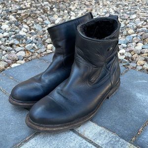 Frye Mara button short shearling winter bootie - 9